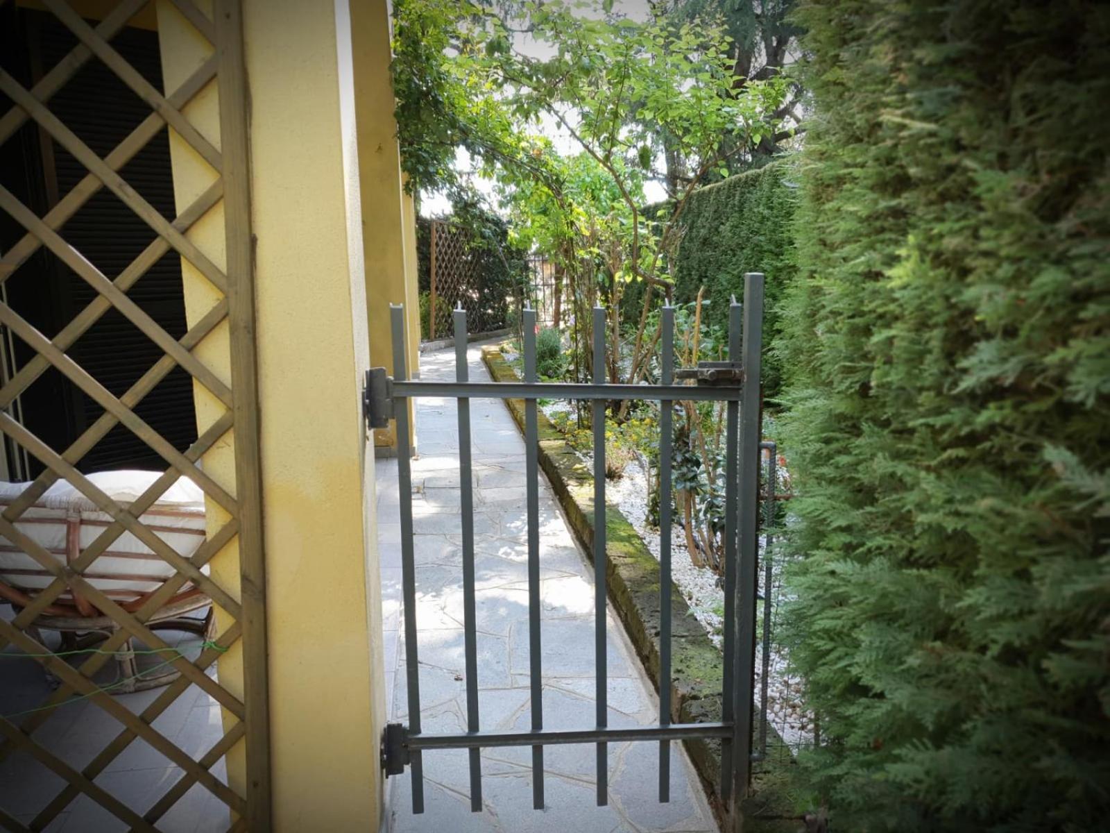 Rose'S Garden - Zona Tranquilla - Vicino Torino Apartment Pino Torinese Exterior photo